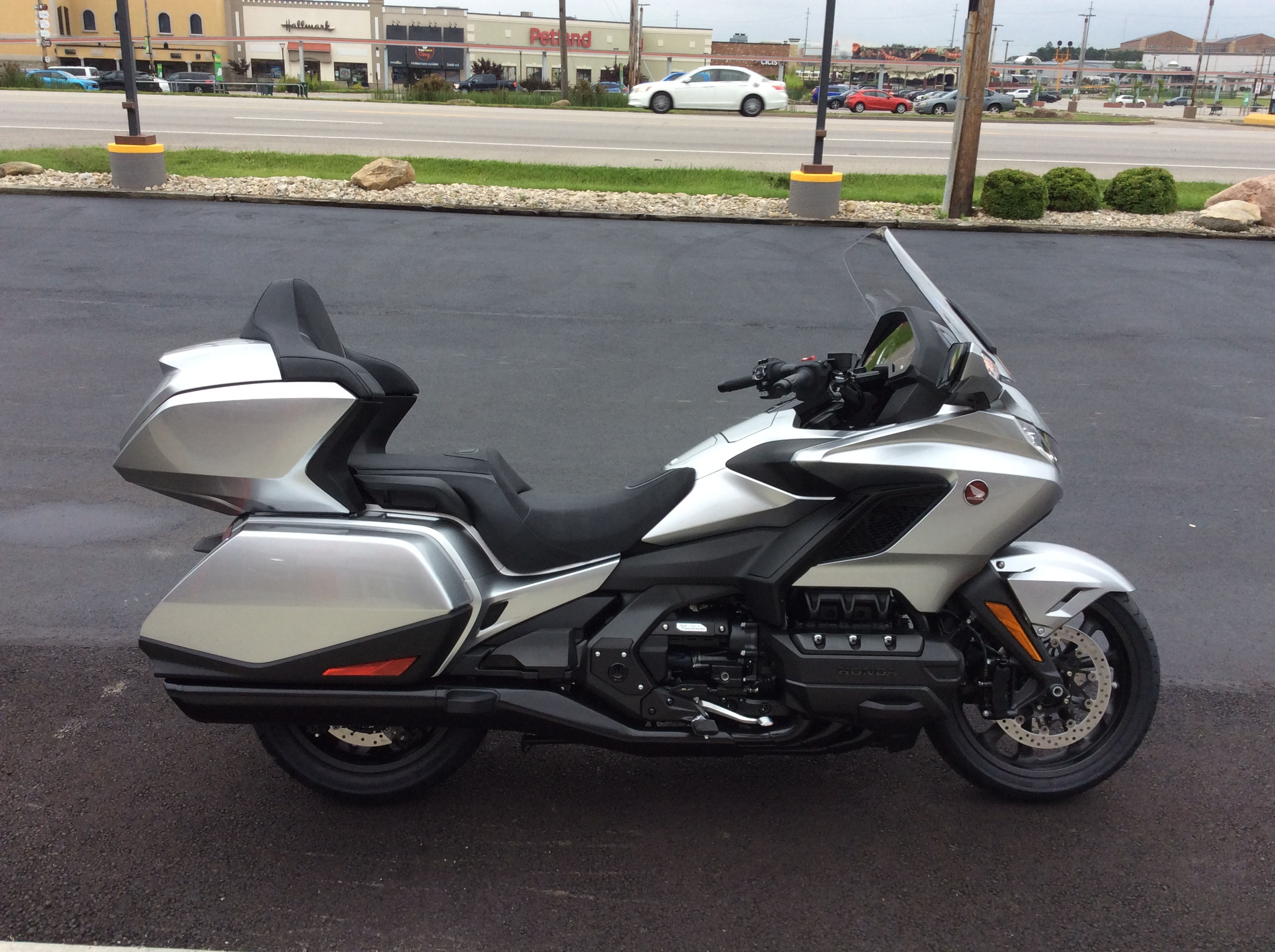 2025 Honda GOLDWING TOUR AUTOMATIC DCT - Photo 5